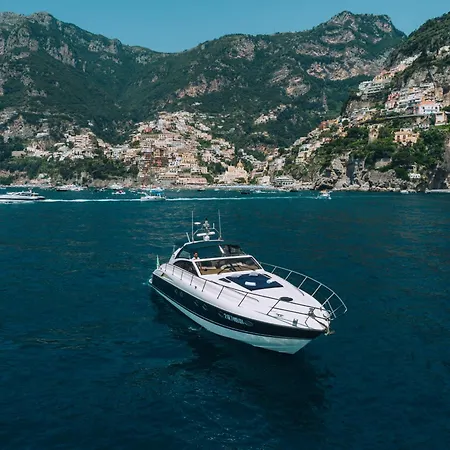 Live The Unforgettable On A Princess V55 بوتيل
